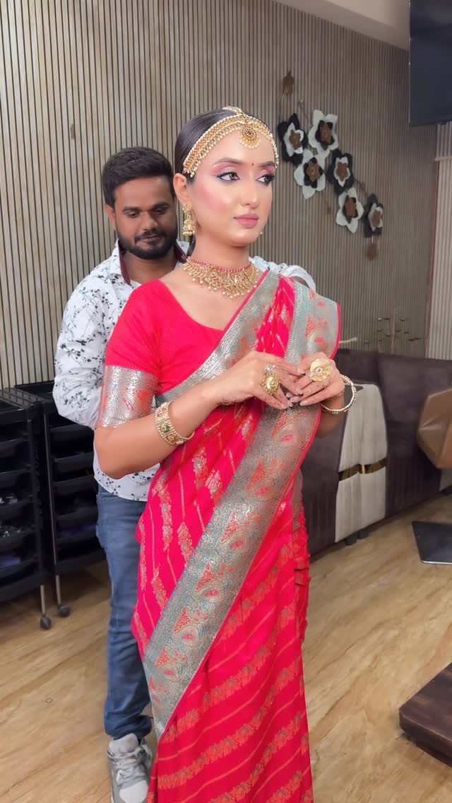 SAREE: “In a world full of trends, I’ll always choose tradition.”
Makeup by : @artisonumakeupacademy
Model : @grisha.vaid
Outfit: @saadagi.d135
Hair style @sonu_make_up_artist
Draping @sonu_make_up_artist
#sonumakeupartist #makeup #makeuptutorial #hairstylist #artisonumakeover #stylish #reels #reels #reels #makeupartist #makeupartist #southindianbridalfashion #shree #indian