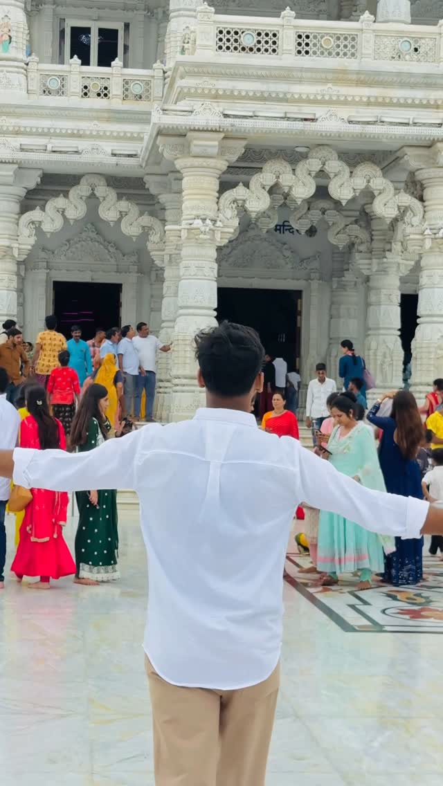 Radhe Radhe 🙏🏻🕉️
#radheradhe #krishna #viralpost #likesforlike #explorepage #instalike #viral #i_m_umang_50m #vrindavan