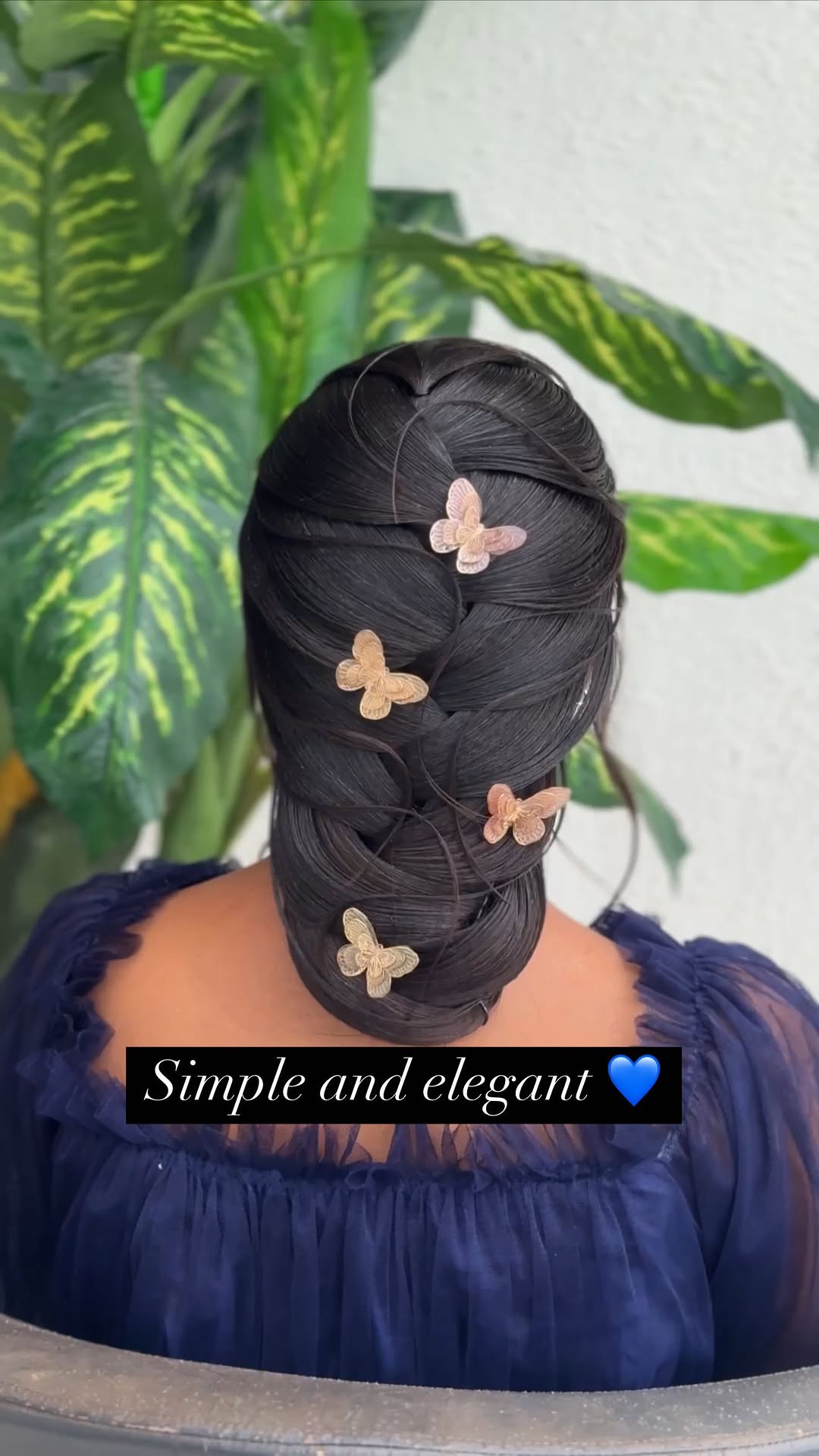 Simple & elegant ✨✨
Learn different hairstyles with us @harsha.modi31 @vivah.beauty.care
#hair#hairstyles #hairlive#ᴛʀɴᴅɪɴɢ