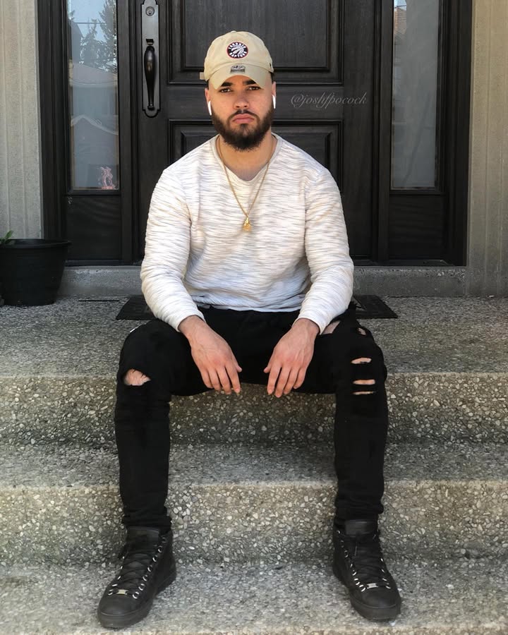 No nine to five, put the work in💪🏼.
.
I’m nowhere near where I wanna be.. I don’t even consider myself successful yet🤷🏼♂️ but the little success I have experienced has taught me alot🧠.
.
One of the most important things being... never take your foot of the gas pedal⛽️.
.
Consistency and good habits are some of the most important things when you’re trying to be successful at anything🙌🏼.
.
Never allow yourself to get comfortable or complacent🙅🏼♂️ If you’re not growing everyday you’re not staying the same... you’re dying, so smarten the f*ck up and get to work👊🏼🤷🏼♂️.
.
Put the work in to manifest your deepest goals and purpose, create the crazy lifestyle you want and change the world around you for you and your loved ones🙏🏼 And NEVER let anyone or anything get in the way of that #nodistractions 😤 I believe in you, you just gotta believe in yourself...
.
Add my new snap: joshfpocock👻.
.
#RapsIn6 #AirpodsIn