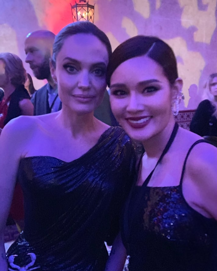 Well well here comes my one and only Maleficent @angelinajolie 😈 and we are strong women from #taurussian ♉️
#MaleficentMistressOfEvil พุธที่ 16 ตุลาคมนี้ในโรงภาพยนตร์
#MaleficentThailand #ขุ่นแม่ไม่ได้มาคนเดียว @disneythailand