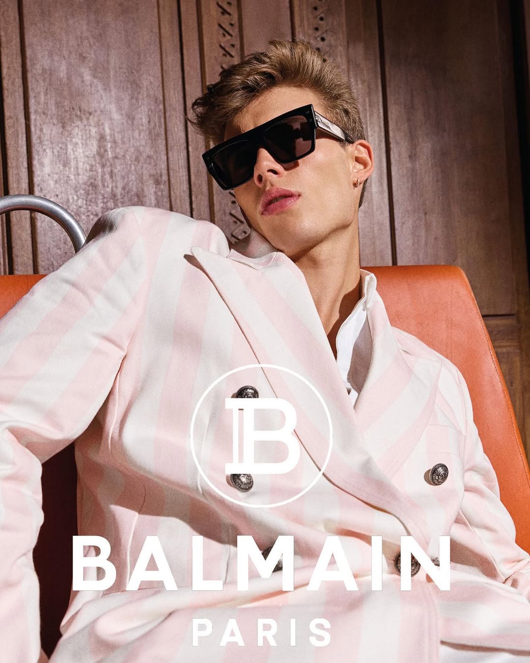 So proud and happy to share with you my new SS20 @balmain campaign shot right before Lockdown by @mariyapepelanova styled by @albamelendo and with creative direction by @michail_pelet Big thank you to all this amazing team and also @olivier_rousteing @migueldana for making it happen.
Big kiss to my lovely team at @nextmodels @patylicious_diary @gaz_pard @cynthia.dulau ๐๐ป