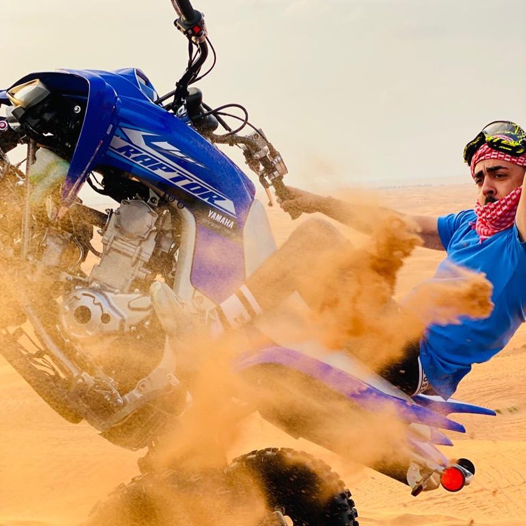 Vroom vroom... glisse pour voir les coulisses 😂 @flex.dxb @houria_les_yeux_verts
