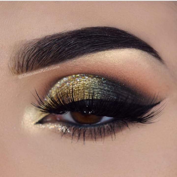 ✨
Products Used:
.
💥BROWS: @anastasiabeverlyhills Dipbrow Pomade in Ebony & 24 hr brow setter Gel.
💥 PRIMER: @tartecosmetics shape tape concealer in light medium.
💥EYESHADOWS: @anastasiabeverlyhills Prism Palette • @litcosmetics Ella size 2 glitter •
💥MASCARA: @benefitaustralia BadGal BANG mascara •
💥LINER: @toofaced Sketch marker liquid art liner in “Black” •
💥LASHES: @flutterlashesinc Intoxicating lashes
💥BRUSHES: @sigmabeauty & @morphebrushes brushes used. • (Click the link in my bio to shop @sigmabeauty Brushes and use the code “ASMA” at checkout to get 10% off.
.
.
.
#glamorousreflections
.
.
.
.
#wakeupandmakeup #contacts #maryhadalittleglam #anastasiabeverlyhills #melbournestyle #makeupslaves #allmodernmakeup #sigmabeauty #morphebrushes #norvina #motd #hudabeauty #brian_champagne #xmakeuptutsx #shophudabeauty #alyakattan #hudabeautylashes #samerkhouzami #melbournecity #melbourneartist #tartecosmetics #urbandecay #benefitcosmetics