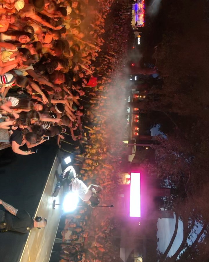 (first time you even preformed this freestyle you made like the night or two before while in a whole other country)
Someppl really canโt grasp your talent and energy, what you are~ can not ever die. Legendary
YOU ARE MY WRLD
YOU ARE THE WRLD
KING, ENERGY UNMATCHED
THE PARTY NEVER ENDS
lotti pov
July 4, 2019