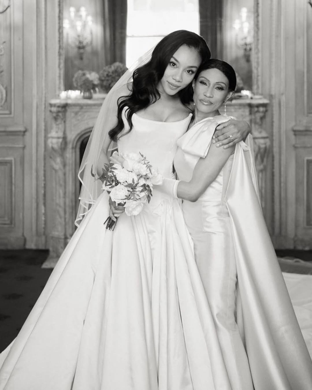 Them: Renny you still do weddings?
Me: ABSOLUTELY!!! 🤩🤩🤩 Doing weddings has afforded me the opportunity to meet some of the most incredible people and plenty of my brides have blossomed into awesome friendships. I’m so grateful 😊. Check out one of my latest brides @akpatrick1 who happened to have her friend @zacposen design her beautiful dress and hang out with us for the day as Arielle’s wedding was being covered by a few media outlets. Thank you again to @gorgeouslygritty and @fifi.tesfatsion for helping me with with this beautiful bridal party. And thank you @akpatrick1 absolutely love ❤️ you!!!