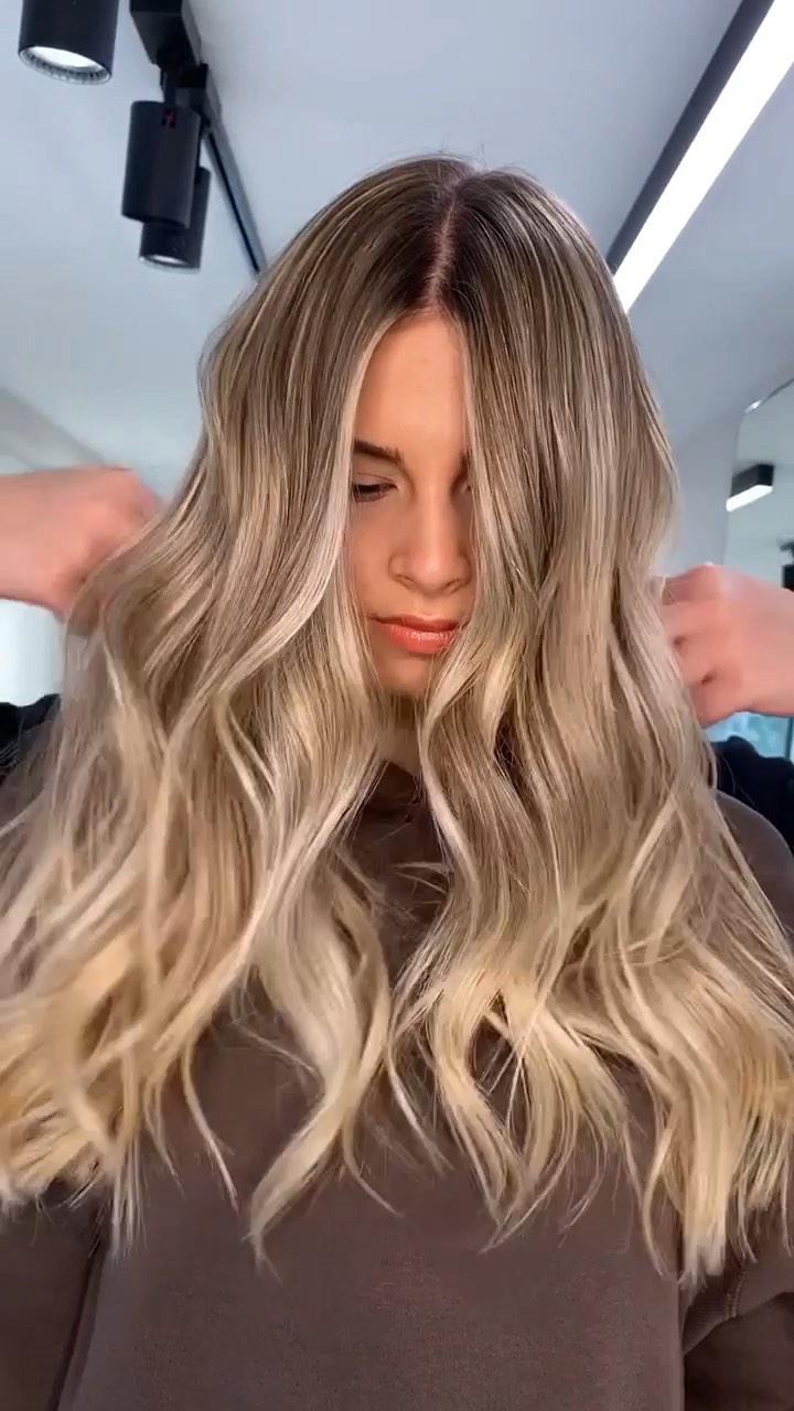 Erdem kıramer acıbadem
@erkangul.hairmakeup fiyat ve bilgi için dm
Değerli misafirlerimiz
Sizleri doğru analiz ve bilgi için salonumuza davet ediyoruz
#ombre #sombre #babylights #haircut #haircolor #acıbadem @farmavitaturkiye