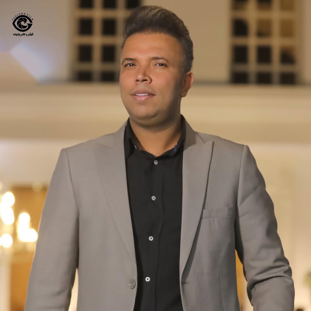 امروز یعنی خوشبختی..
هدف تلاش…
امروز برای تو …
دقیقا همانیست که…
منتظرش بودی…
و حرکت کن با قدرت و شجاعت
هیچ کس نمی تونه به عقب برگرده
و شروع تازه ای داشته باشه
اما هر کسی می تونه از الان شروع کنه
و یک پایان شاد بسازه
هفته ی خوبی شروع کنید دوستای گلم
۱۴۰۰/۸/۲۲
@padide.wedding