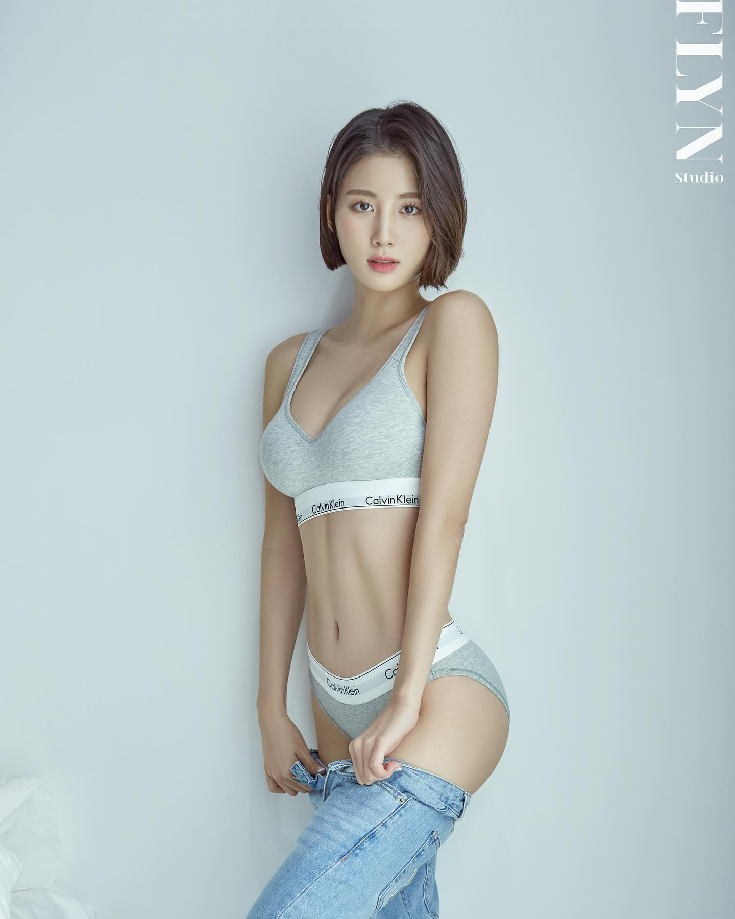 .
#바프챌린지
드디어 11자 영접…🙈
한달동안 유산소도 하고 웨이트도 하고
보조제도 챙겨먹고🤣🤣🤣
그래도 뿌듯하다💛
이렇게 예쁘게 잘 나오게 도와주신
작가님 헤매샘 웨이트 슨생님 다 넘넘 감사드려요🙏🏻😍
.
.
#바디프로필#바프#CK보고있나#섭외환영 ㅋㅋㅋㅋㅋ