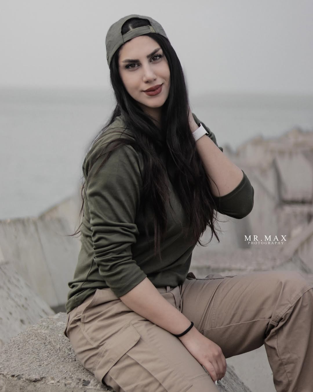 Look at me, look at me, I'm a loser, I'm a winner
I'm good, I'm bad, I'm a Christian, I'm a sinner
I'm humble, I'm loud, I'm righteous, I'm a killer
What I'm doing, I'm saying that I'm human
#girl #rasht #shiraz #tehran #iran #portrait #bandaranzali #photography #رشت #تهران #شيراز #بندرانزلی #اصفهان #تبریز #دختر #پرتره #musician #guitar #singer #خواننده