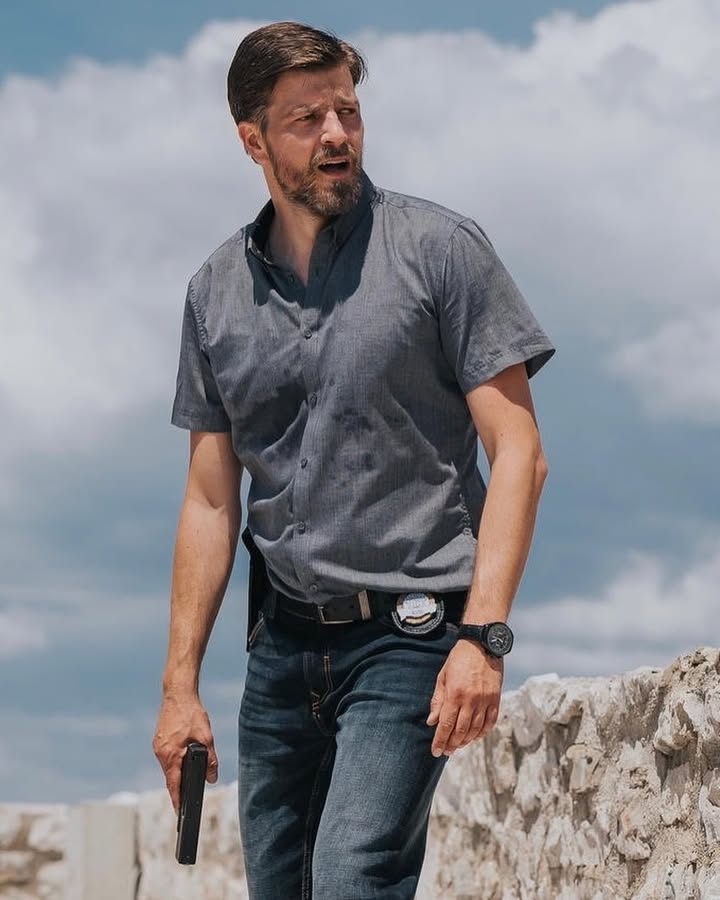 When Sunday slips off and your weekend is away🤔
#theweekendawaynetflix @netflixfilm @netflix #trendingnow #pavic