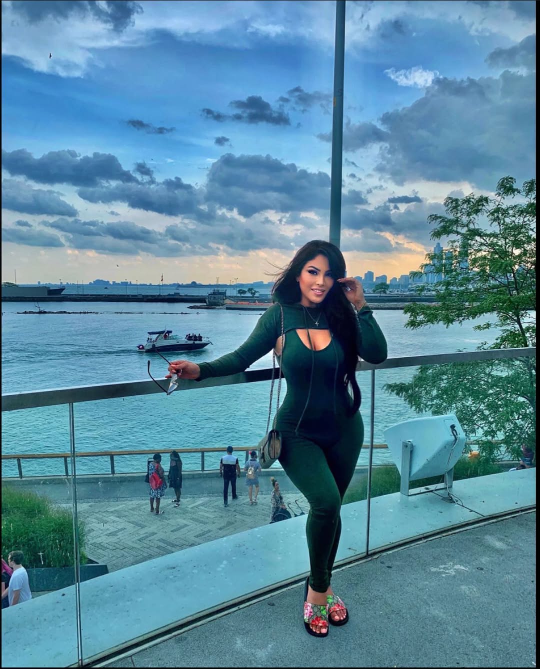If you want me to last longer… Water me 💙
#ValorieDash ❤️
Beauty Breakdown
Sandals: #Gucci
Glasses: #Gucci
Purse: #Gucci
Fit: #FashionNova
Hair: @Christyhunter
#Ad #FashionNova #Sponsorship #BrandAmbassador