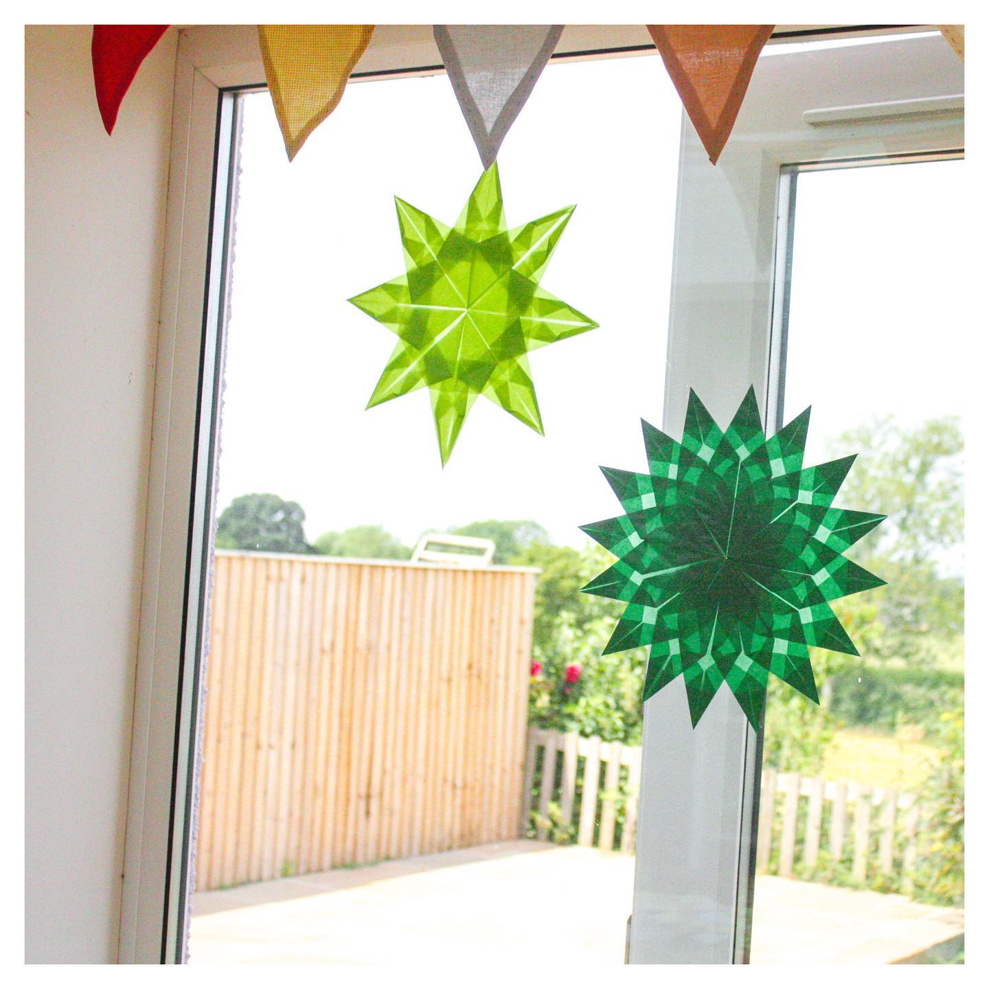 Starting a sun catcher collection on the window again. I am going to make at least one a month, each in a different colour and style. They bring me and my children so much joy! Also - paper folding is very meditative. ⚖️
#paperfolding #suncatcher #suncatchers #windowstars #windowstar #waldorfplayroom #waldorfinspired #sustainableplay #naturalliving #celebratetheseason #sunnydays☀️ #homemadehome #handheadheart