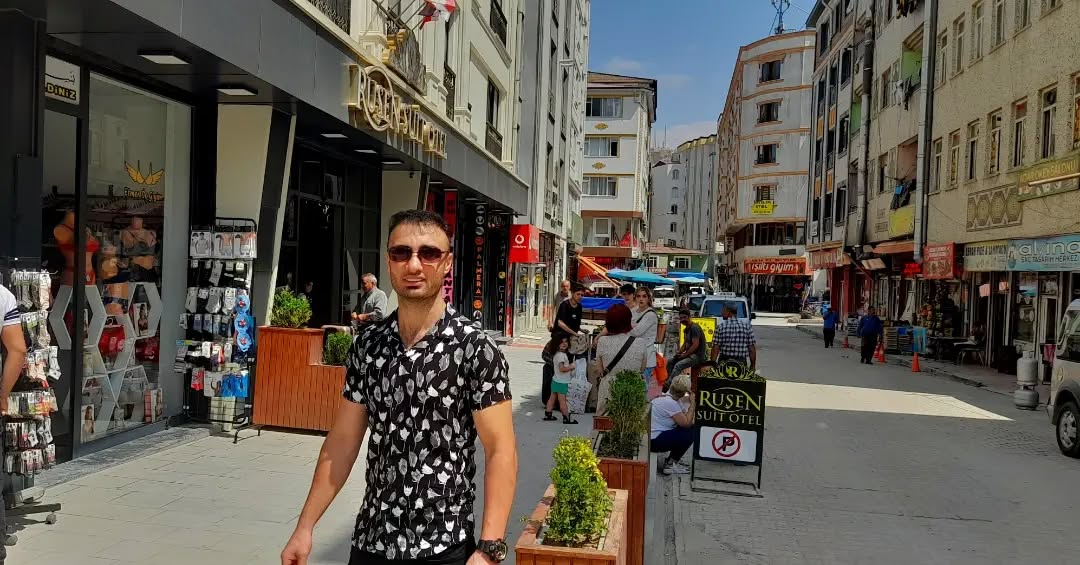 شاید سرعتم یکم کم باشه
اما من هیچوقت تو مسیرم متوقف نمیشم!
