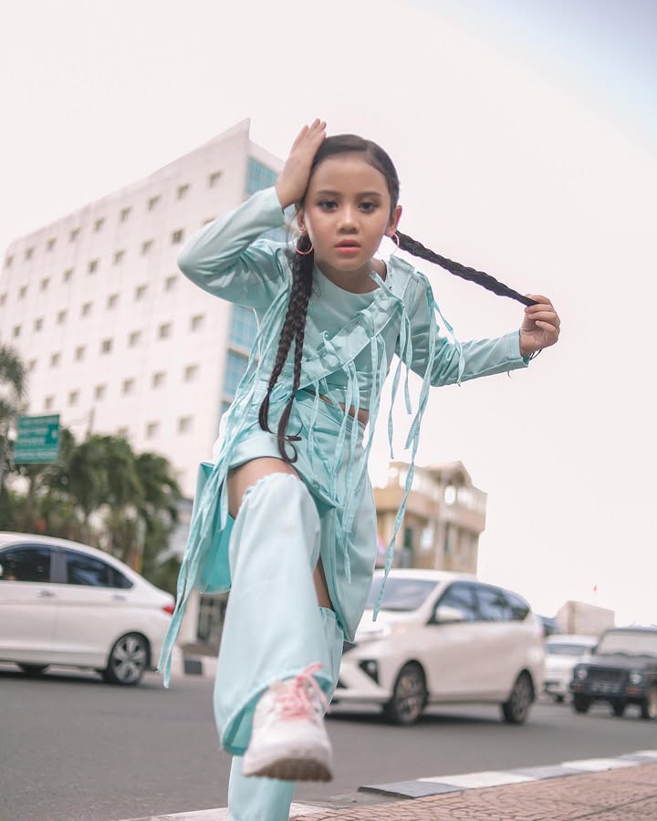 Princess Diamondπ
@princessnikitawilmer12
Wardrobe @refri_yusrianto
@fi.designer_
Fg @m3cka
Mua @acimakeup_
Sneaker @fentika_regina
@littlekid_holic
Support @zizi.yolanda.20_