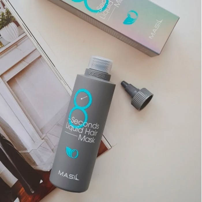 Экспресс-маска для объема волос Masil 8 Seconds Salon Liquid Hair Mask в короткие сроки восстанавливает структуру волоса, укрепляет и возвращает здоровый блеск и сияние. Придает прикорневой объем, делает локоны более гладкими и послушными, борется с излишней жирностью кожи головы.
Средство бережно заботится о тонких, ослабленных, безжизненных волосах, активно питает и восстанавливает поврежденные участки. Восполняет недостаток влаги, предотвращает сечение прядей, образует защитный слой, оберегающий локоны от негативного воздействия укладочных средств, фена и проточной воды.
Маска оздоравливает кожу головы, нормализует естественный рН баланс кожи, уменьшает жирность, укрепляет корни и препятствует выпадению волос.
Средство способно улучшить состояние волос буквально за 8 секунд. Представляет собой прозрачную эссенцию, которая напрямую воздействует на локоны и кожу головы.
Объем 200 мл
🏷️6000 тг
#уходзаволосами#маскадляволос#8secondsliquidhairmask#masilhairmask#уходоваякосметика#корейскаякосметика#200сентябрь
