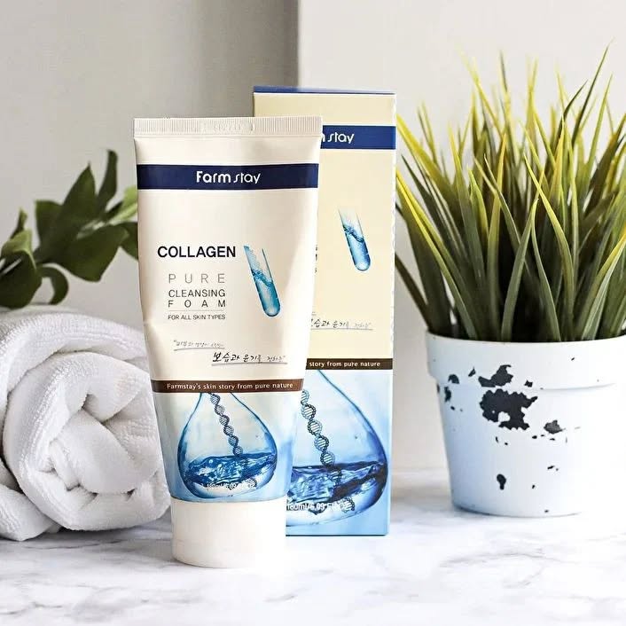 Пенка для умывания с коллагеном Farm Stay Collagen Pure Cleansing Foam c плотной кремовой текстурой и обильным пенообразованием интенсивно очищает кожу и поры от остатков макияжа, излишков себума, загрязнений, пыли, способствует выведению токсинов, деликатно удаляет отмершие клетки. Пенка легко смывается, не оставляет на коже пленки, не пересушивает поверхность эпидермиса, увлажняет, успокаивает, питает, тонизирует, восстанавливает упругость и эластичность кожи, препятствует появлению покраснений и воспалений, устраняет шелушения. Укрепляет каркас кожи, предотвращая дряблость и провисания, защищает ее от агрессивного влияния внешних факторов, придает мягкость, гладкость, однородность микрорельефа и яркость цвета, надолго сохраняет молодость и свежесть.
Подходит для всех типов зрелой кожи.
🏷️2400 тг
📦по Актобе от 10 тыс тг бесплатно
📦по КЗ от 3-5 дней казпочтой
#пенкадляумывания#уходзакожей#уходзалицом#уходзакожейлица#farmstay#farmstaycosmetics#уходоваякосметика#корейскаякосметика#1215сентябрь