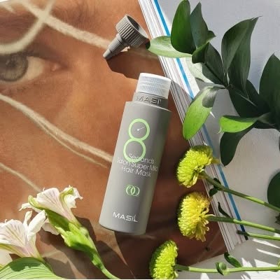 Супер восстанавливающая маска Masil 8 Seconds Salon Super Mild Hair Mask для очень повреждённых волос всего за 8 секунд вернет волосам блеск, жизненную силу, устранит сухость и ломкость. Средство деликатно действует на волосы и кожу головы, проникает в кутикулу волоса и положительно влияет на восстановление структуры прядей, возвращает волосами упругость и эластичность.
Средство улучшает питание волосяных луковиц и насыщает их биологически активными веществами, благодаря чему волосы становятся более прочными, их структура восстанавливается, а рост усиливается. Маска также оздоравливает кожу головы, нормализует рН баланс кожи, уменьшает жирность, укрепляет корни и препятствует выпадению волос.
Маска НЕ содержит силикон, спирт, консерванты, сульфаты, тяжелые металлы, красители, минеральные масла.
🏷️6000 тг
📦по Актобе от 10 тыс тг бесплатно
📦по КЗ от 3-5 дней казпочтой
#уходзаволосами#маскадляволос#masil8secondshairmask#masil8secondshairmask#уходоваякосметика#корейскаякосметика#1331сентябрьь