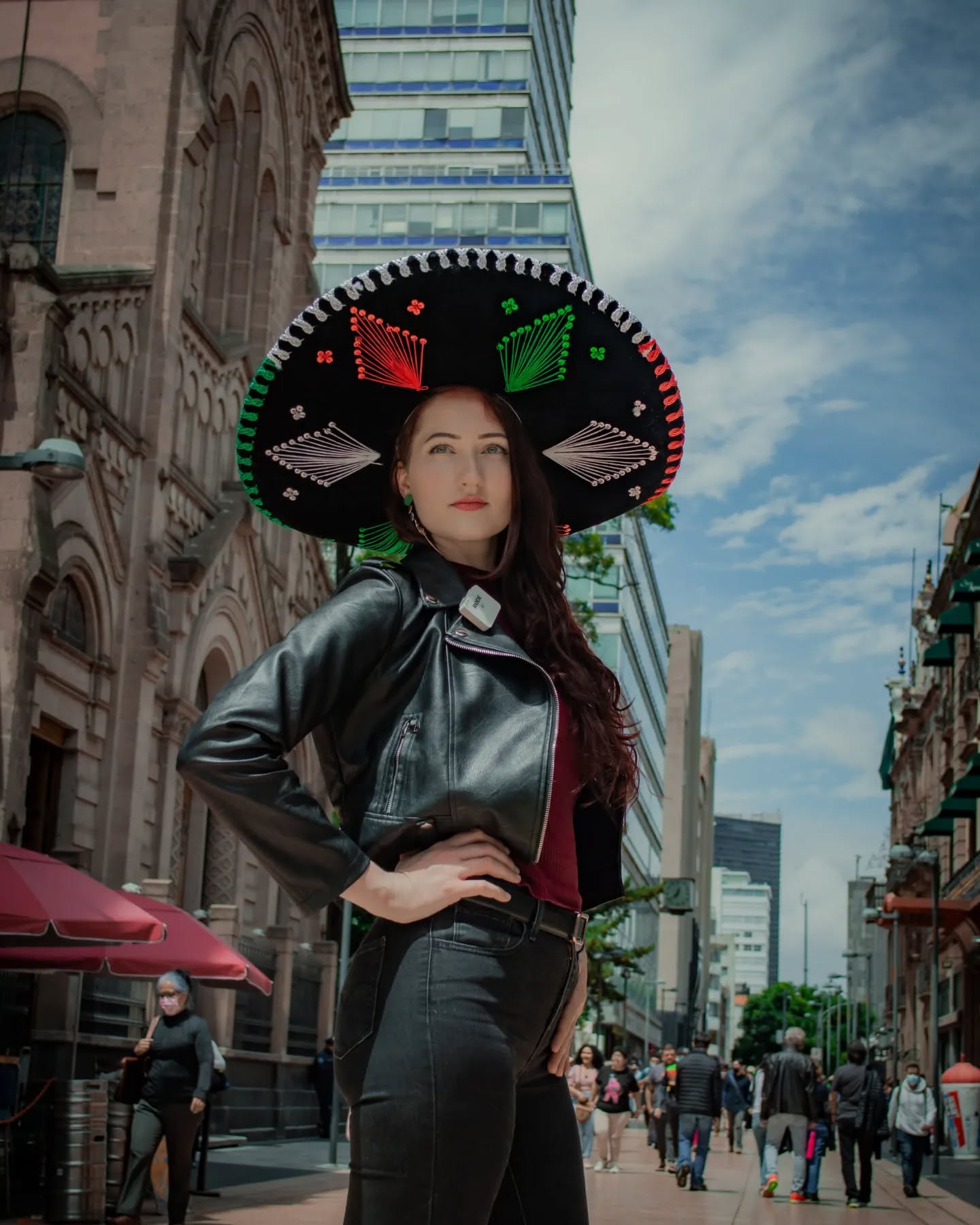 Hola amigos, quiero felicitar a todos con el mes patrio!!! 🎇🎉🇲🇽
Les deseo mucha felicidad, salud, viajar por todo el México porque es maravilloso! Que pasan estos días bellas con su familia y celebran muy bonito☺️
Quiero decir muchísimas gracias a @artimarkosov por nuestra colaboración y su fotógrafo y videografo por su trabajo. Me encantaron las fotos que tomó, alta recomendacion de mi parte!
Fotos: @enfoque_momentos_inolvidables