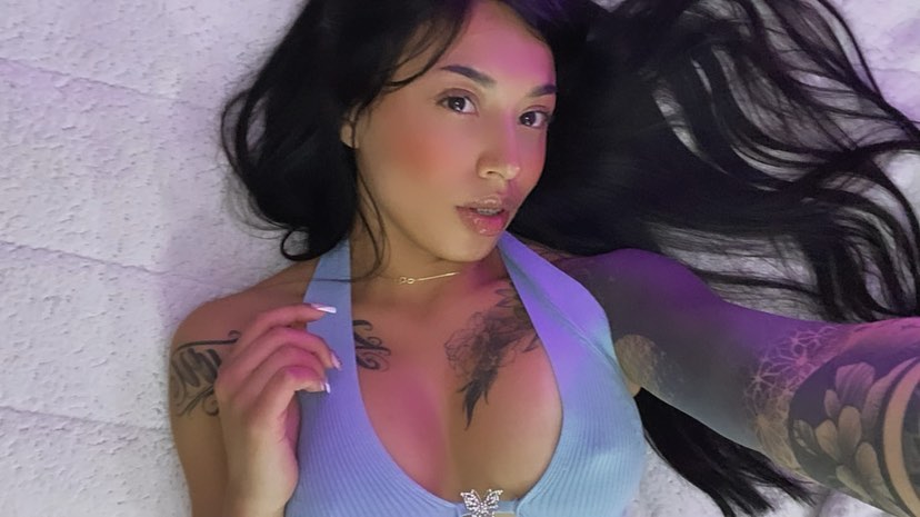 La belleza no hace feliz al que la posee, sino a quien puede amarla y adorarla