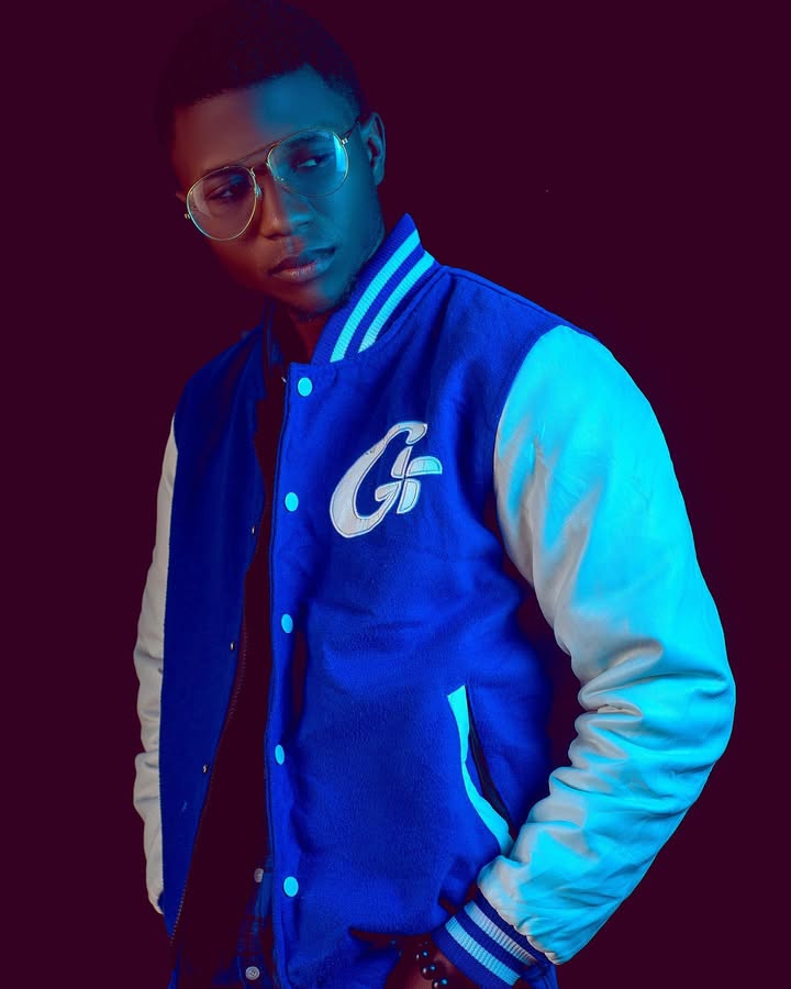 S’il est entendu que la poésie a toujours trouvé son expression la plus concrète et la plus constante dans le poème, qu’il soit dit, chanté ou écrit, elle a toujours eu aussi partie liée avec les autres arts. #anzoralem #verified #actor #acteur