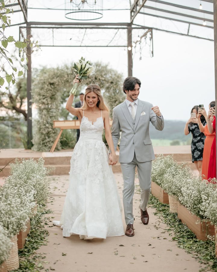 CASAMOOOSSSSS!!! 👰🏼♀️🤵🏻♂️
Ainda sem palavras para descrever esse momento, um dos mais especiais da minha vida!