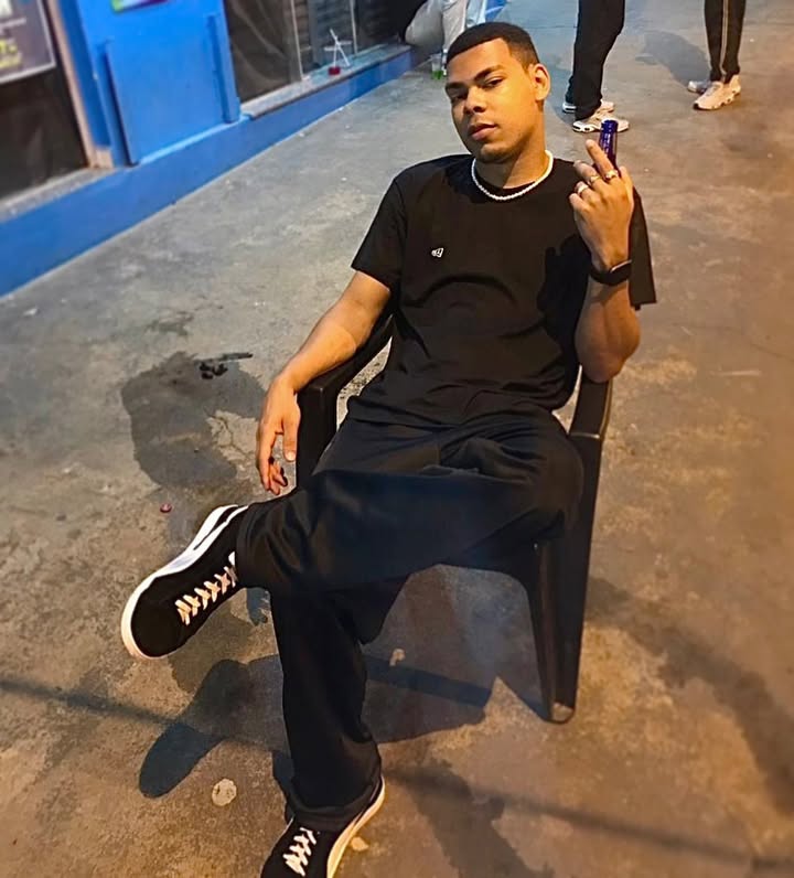 Pode ser postura que hoje vai render pra mim 🎶🎂👆🏽4️⃣4️⃣