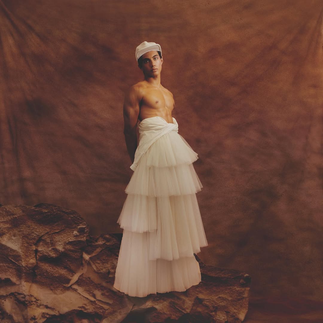 Somewhere in space
credits:
Inkilap a @fuuuckingyoung print editorial by @maison.cavus and shot by @thomaskuhnph
photograpgraphy: @thomaskuhnph creative direction & styling: @maison.cavus hair & make-up: @jasminarnold_ set design: @ninamarlena video: @aymerictascon
digital operator: @pietro.groff photo assistant: @hieronymus.Josh styling assistant: @asenaays_
set design assistant: @rubyoswald and @julliettectl Interview: @Can you also add
Interview: @gabi.coac