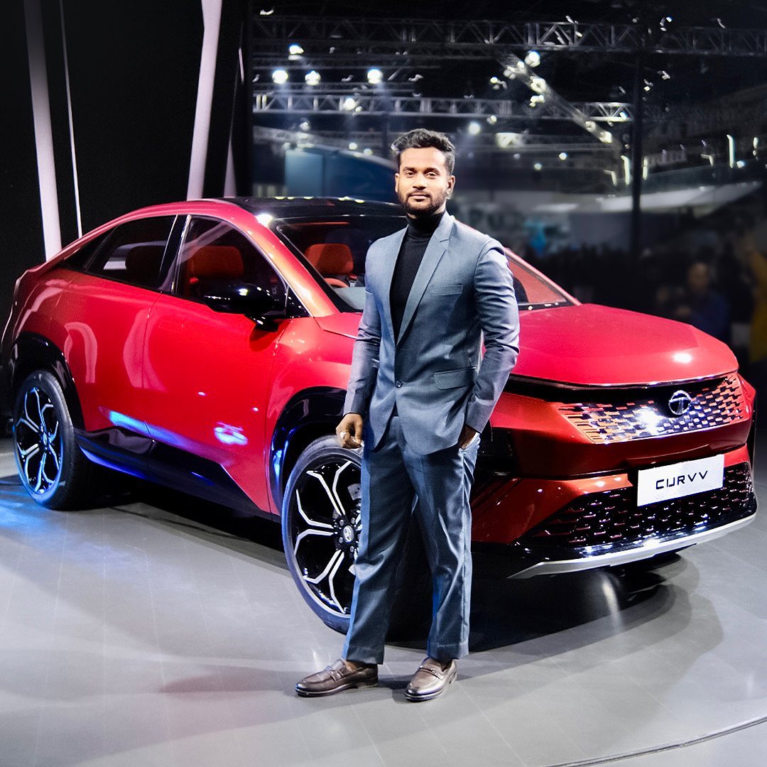 Wondering who's the showstopper - me or Tata CURVV? ๐
#DifferentByDesign #TataMotorsAtAE23 #tatamotorspassengervehicles #explore #car #expo