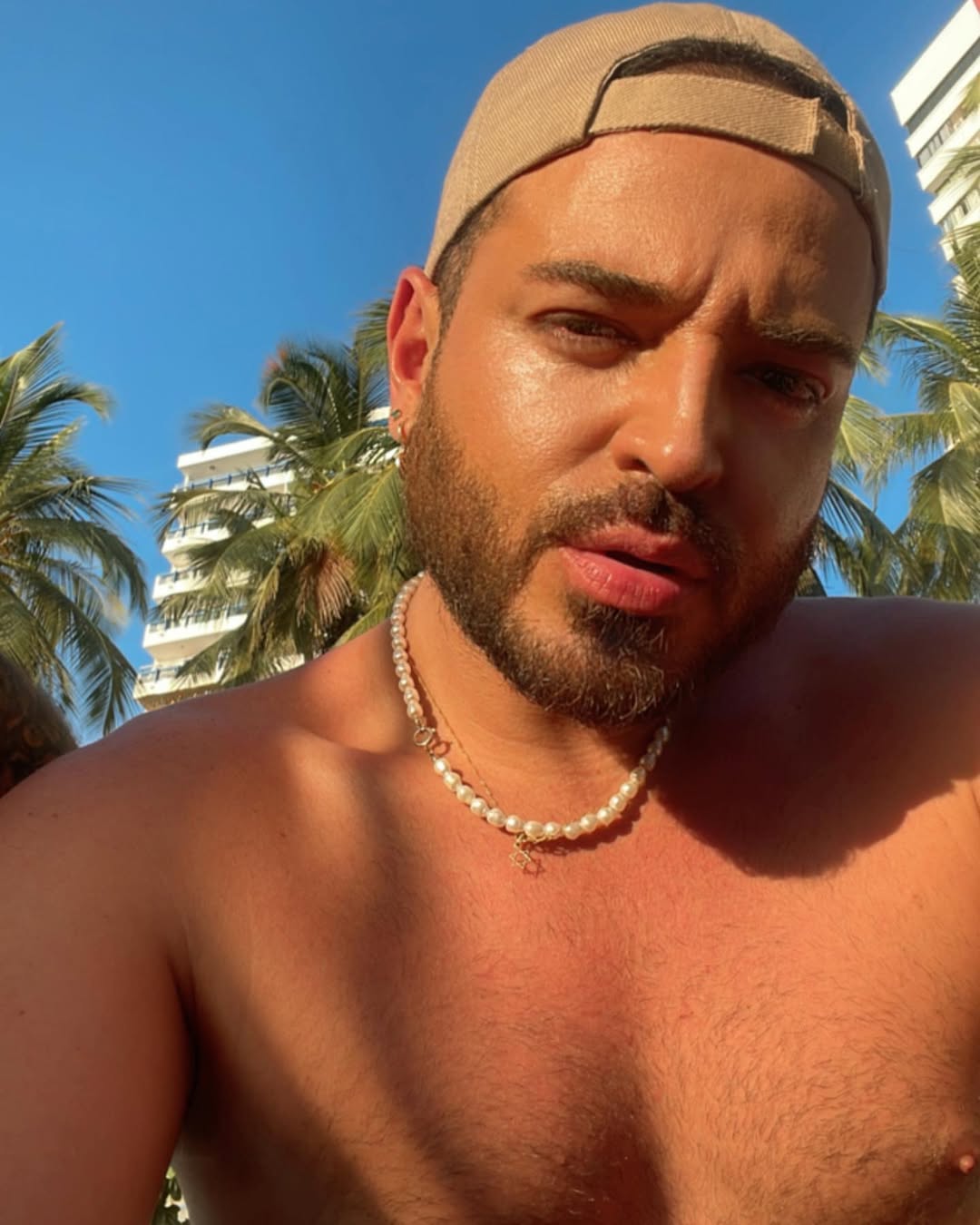 Pille!! Soplando vela 🌬️🕯️
☀️🌊🏝️🩲#holidays #rodaderosantamarta#playa #mar #tanning #twotowers #colombia