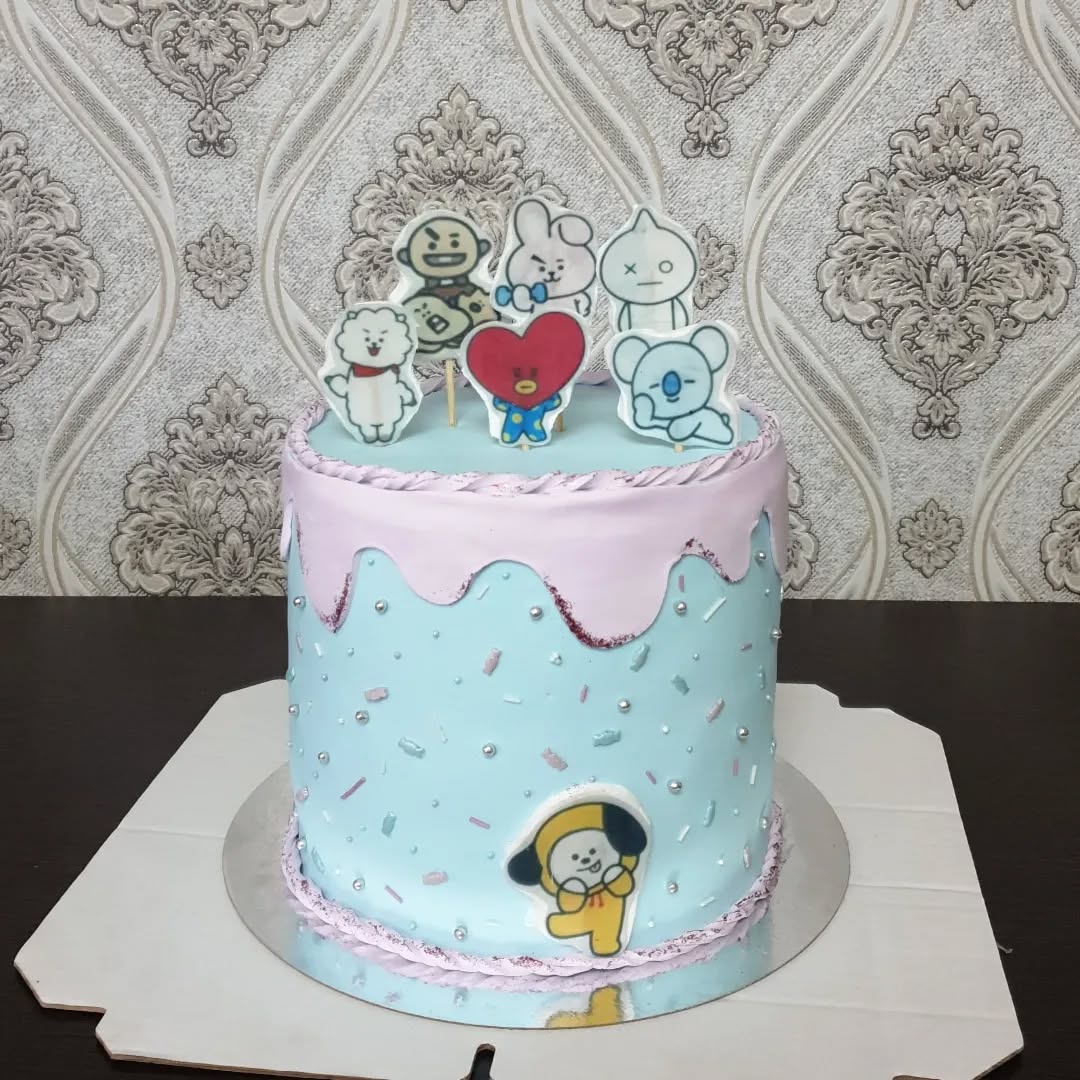 💖каждая деталь была приклеена вручную (те маленькие украшения тоже)🦦🙈
Вес:2кг
Стоимость с декором: 2000 сом
По всем вопросам WhatsApp
0504 488 886