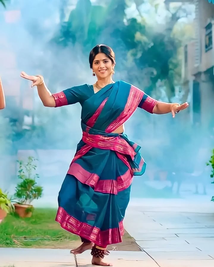 Prettiest ๐
.
#premadesam #photooftheday #meghaakash๐ #meghaakashfans #meghaakash #meghaakashofficial #meghaakashfp #meghaakashgirlfc #meghaakashhot #meghaakashlove #meghaakashqueen #maruvaarthai #tamilactress #treading #treadingreels #teluguactress #sareelove #sareelover #sareefashion #cuteexpression #chalmohanranga #ennainokipaayumthota #enpt #expressionqueen #kollywood #bollywood #smartphonesenorita #singleshankarumsmartphonesimranum @bindu_akash @saaivishnu @swetakaladharan @sreyaakaladharan #events #gurtundaseethakalam @meghaakash