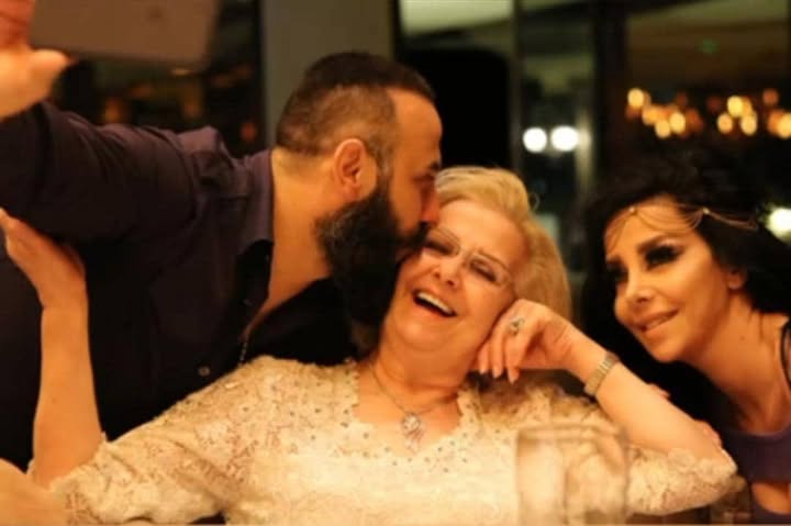 كل لحظة وانت بألف خير وصحة وسعادة وأمان وحب يا أمي يا سعاد يا أم قصي ♥️✝️🙏🏽 وكل أمهات الكون بالف خير .
#عيد_الأم #happymothersday
