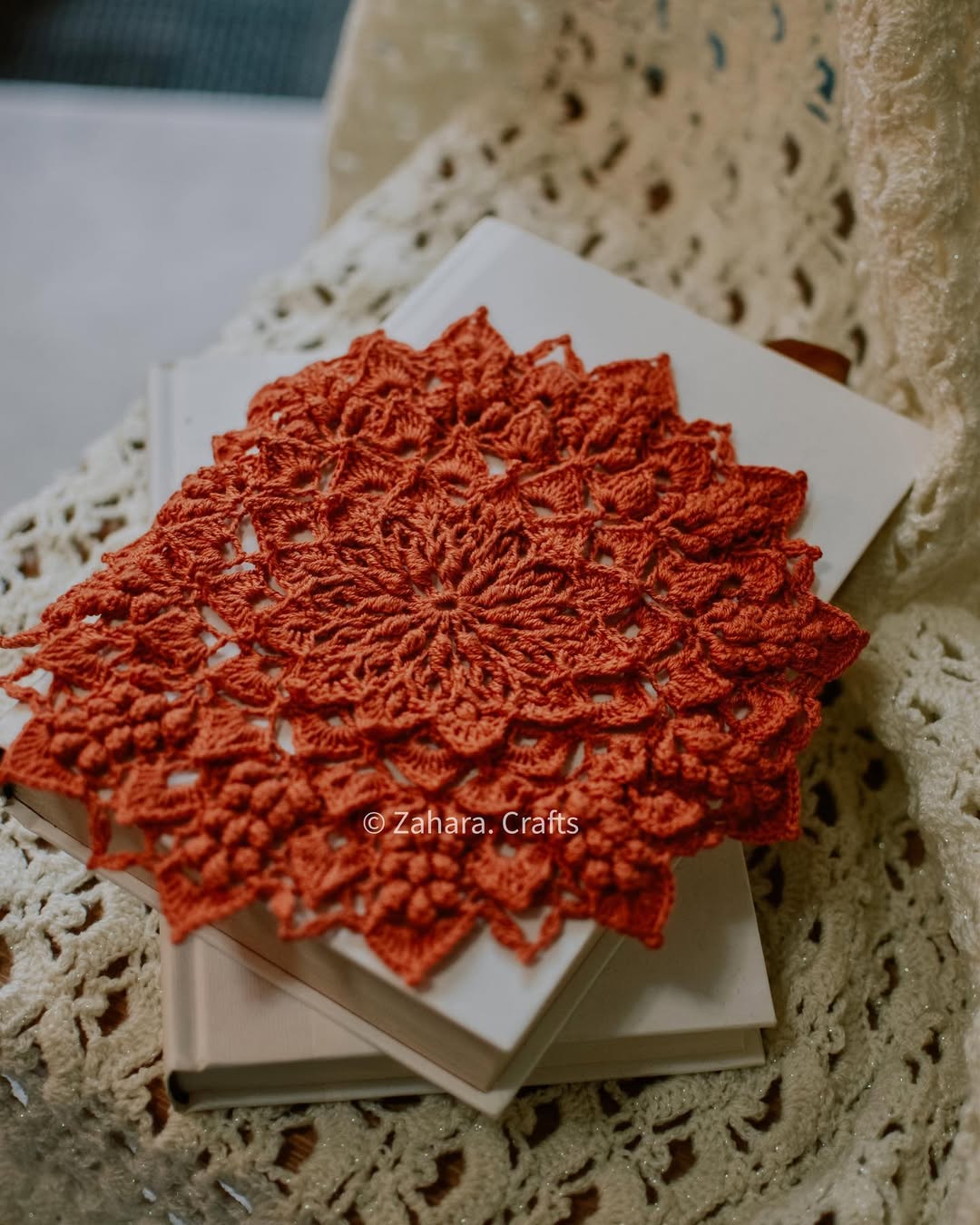 • Round handmade crochet
Can be used as:
#tablecloth center
#cushion cover
#placemats
• customizable in size and color
• DM for more info
رومیزی قلاب بافی
قابل تغییر در سایز و رنگ
قابل طراحی به عنوان کاور کوسن، زیر بشقابی و ..
اطلاعات بیشتر، دایرکت.