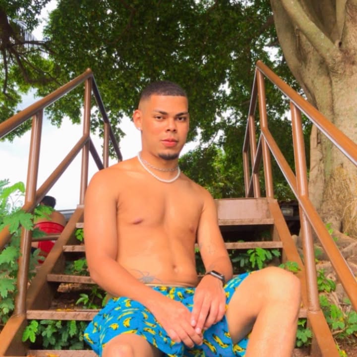 “Reflita. Esse momento é seu.” 🪧