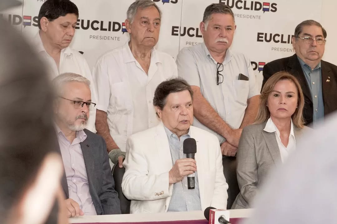 Una jornada de fiesta cívica y democrática. Estoy convencido que hoy la juventud paraguaya será protagonista y cambiará el escenario político. 🇵🇾
#EuclidesPresidente #VotaLista10 #LaNuevaRepública