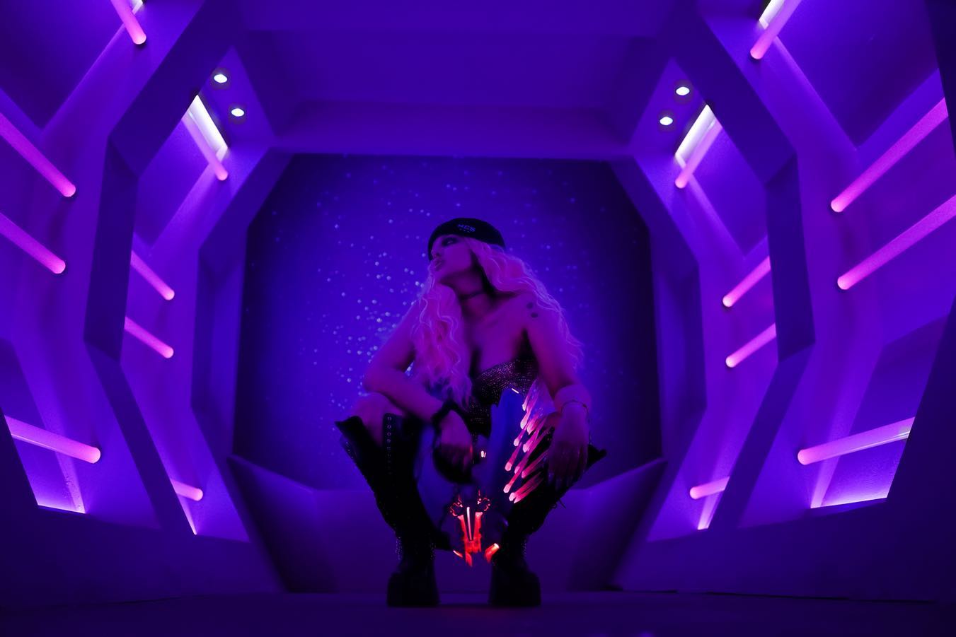 got your six across the galaxy, Chief. 💜💫
i took a couple of streams off due to being sick, but i’m finally back today at 4pm pt on twitch! come hang with me! also… a cover i finished a little while ago and totally forgot about is coming soon! keep an eye out 🪐
📷: the amazing @anabeldflux