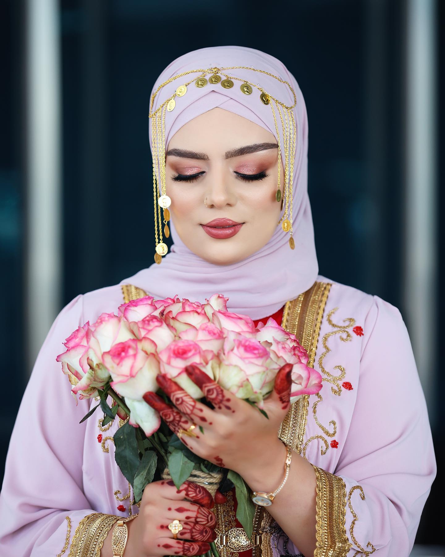 @banan_basoz پارێزەری جوانی تۆی بالا پۆشە
@payam_hanasa لە دیزاینە تایبەتەکەی کە دوبارەی نیە بۆ ئەو قفتانە نازدارە ♥️
@aween.crafts تاجە نازدارە تایبەتەکەم بەدەستی ئەم گول خاتوونە نەخشاوە
@varan_flower لە جوانترین گولەکانت پێشکەش دەکات
@darun_silver_photography تۆ کە ئەم هەموو رێکخستنە جوانەت کردبێت ئەبێت فۆتگرافەرێکیش هەبێت بۆ نیشاندانی
زۆر سپاس بۆ هەمووتان کە رۆژەکەی منتان تایبەتروو جوانتر کرد 💙♥️💜🤍