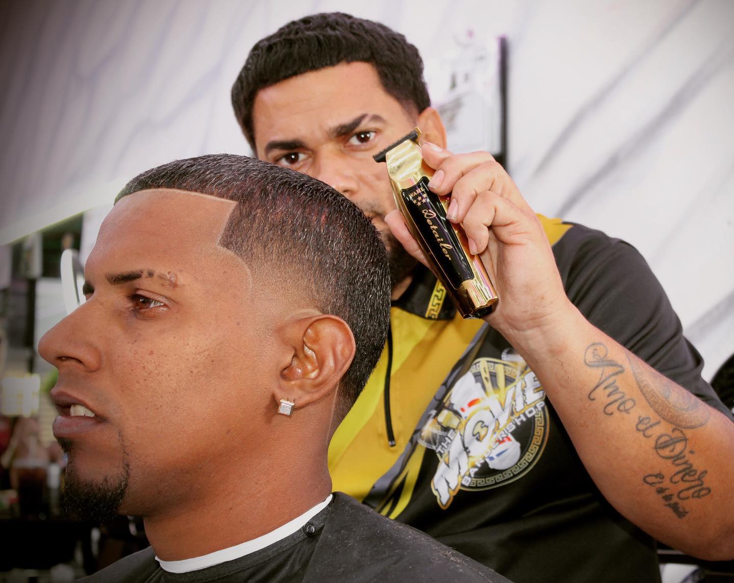 THE MOVIE BARBERSHOP LA CASA DE LOS WALK IN LA BARBERÍA NÚM ☝️EN ORLANDO HACEMOS TODO TIPO DE SERVICIO PROFESIONAL DE BARBERÍA ABIERTO DE 8:00 AM A 10:00 PM LA PELICULA 🎥☑️SI NO TE GUSTA NO ME PAGAS ubicado en el 9251 S ORANGE BLOSSOM TRAIL Suite 7 ORLANDO FL 32837 ☎️📞407 777 1580 WALK INS WELCOME #orlandobarber #kissimmeebarber #orlando #florida #barbergang #barberlife #barberpost