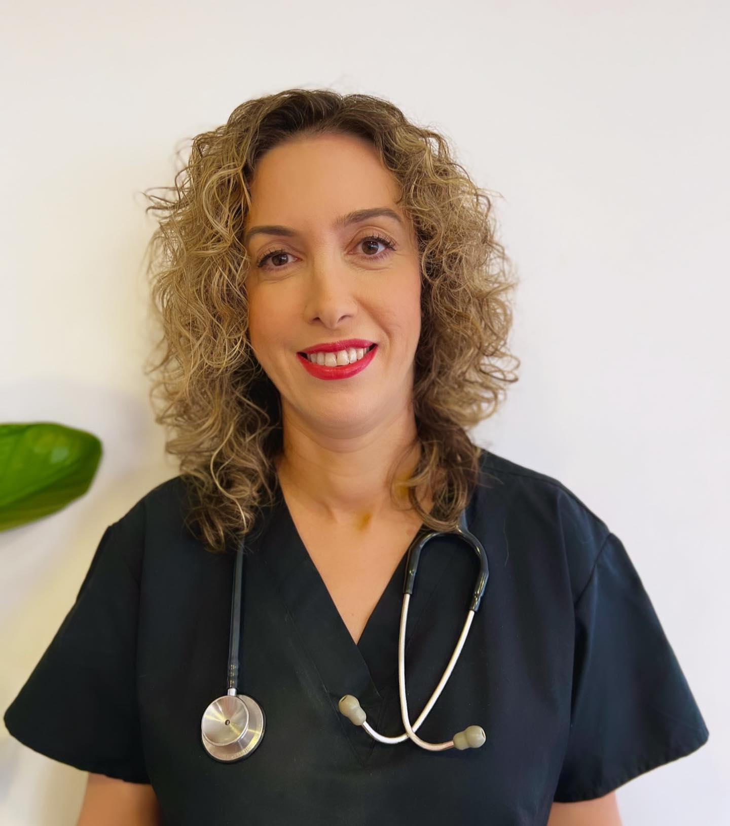 Hi All! I am Dr Nelly, a qualified medical practitioner pursuing her love for aesthetics and helping people achieve their cosmetic goals🩺