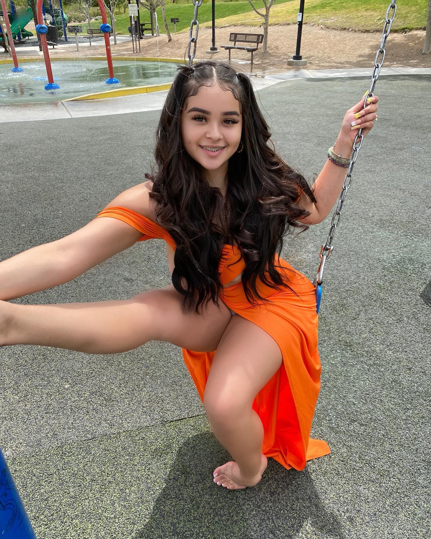 I swing both ways 🧡