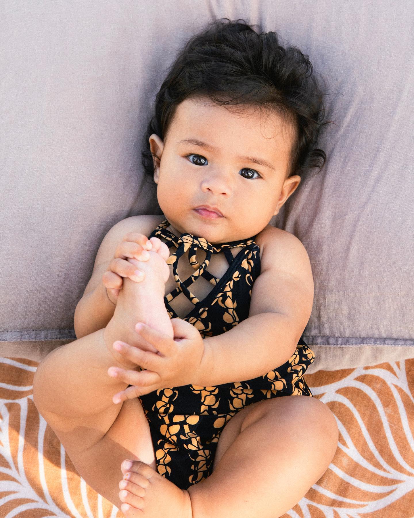 I may be biased but I think she’s pretty damn cute. I love you mini us ✨🌻🧚🏽♂️🧸
Pic @oceanedetaille
Swimwear @issademar