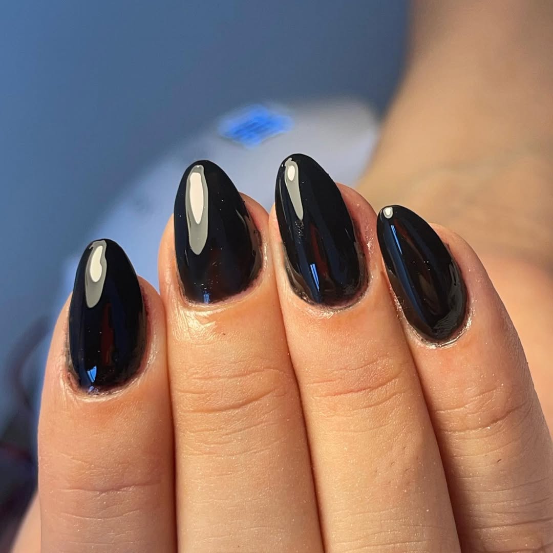 love u black, esquecemos o quanto brilha um pretinho com a manutenção em dia né? 🖤⚡️