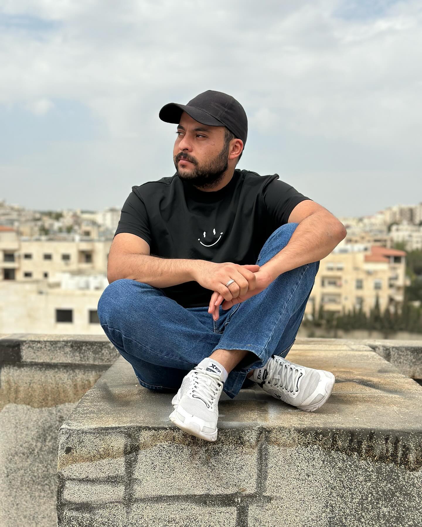 كانت المشكلة دائماً أني أرى أعمق من اللازم .