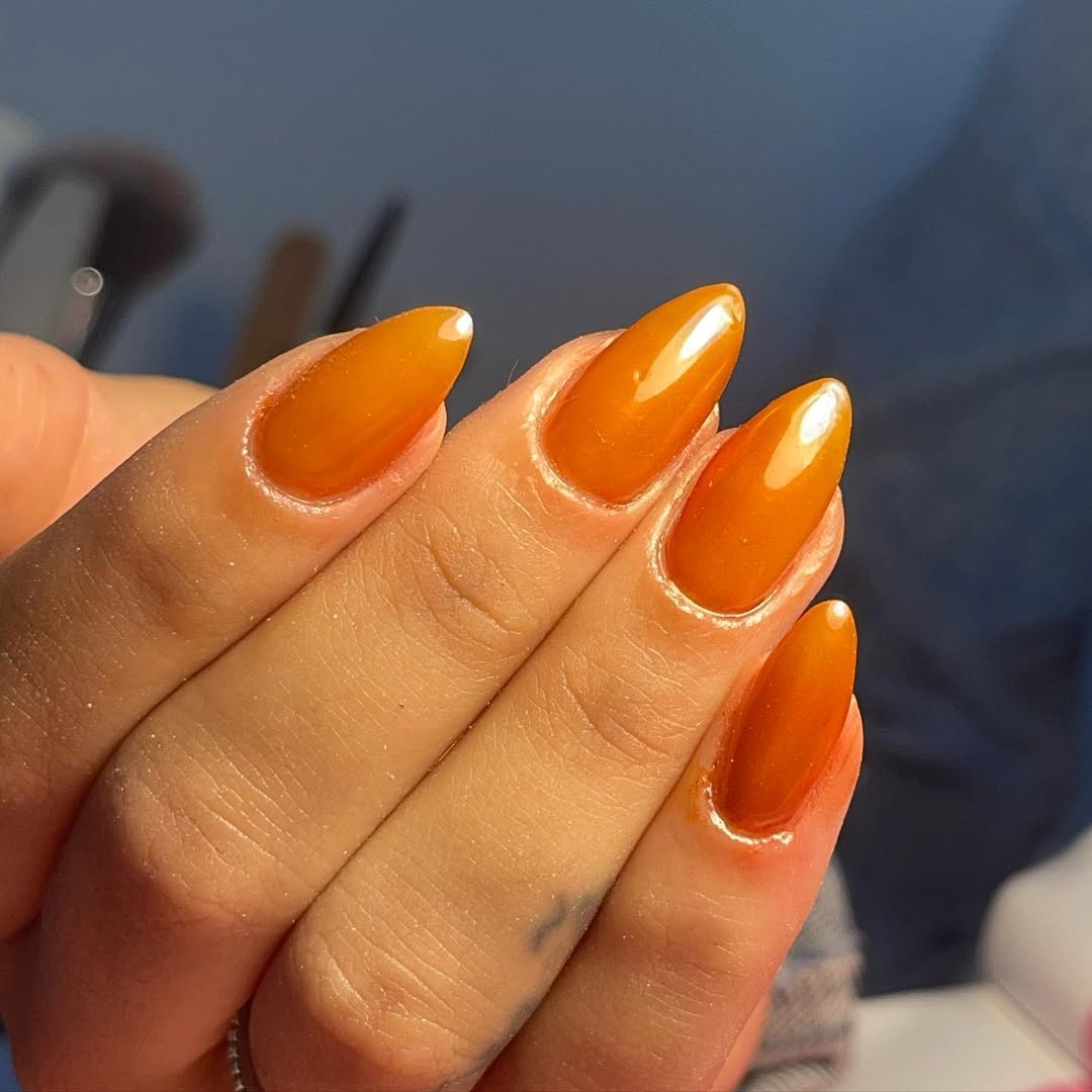 Bom dia segunda! ✨
Se eu contar que esse laranja nada mais é que um pó cromado vocês acreditam? 🧡