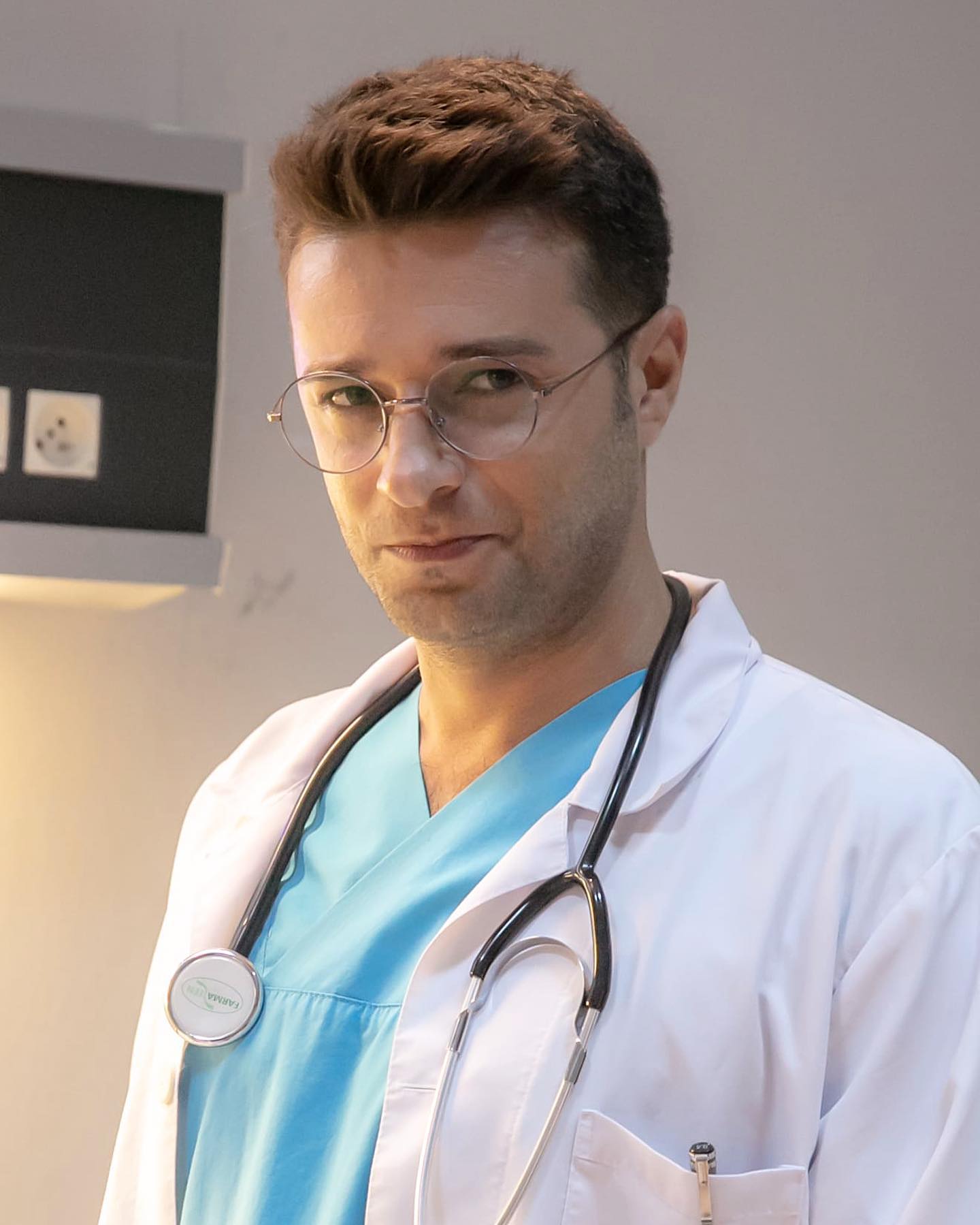 Doktor Yagiz ile bu aksamdan itibaren.. #arkasokaklar #kanald Doktor demisken ;son zamanlarda saglik calisanlarimiza siddet gosterenlere de hep birlikte guclu bir ses cikarmaliyiz.. Bu saglik teroru artik son bulmali !