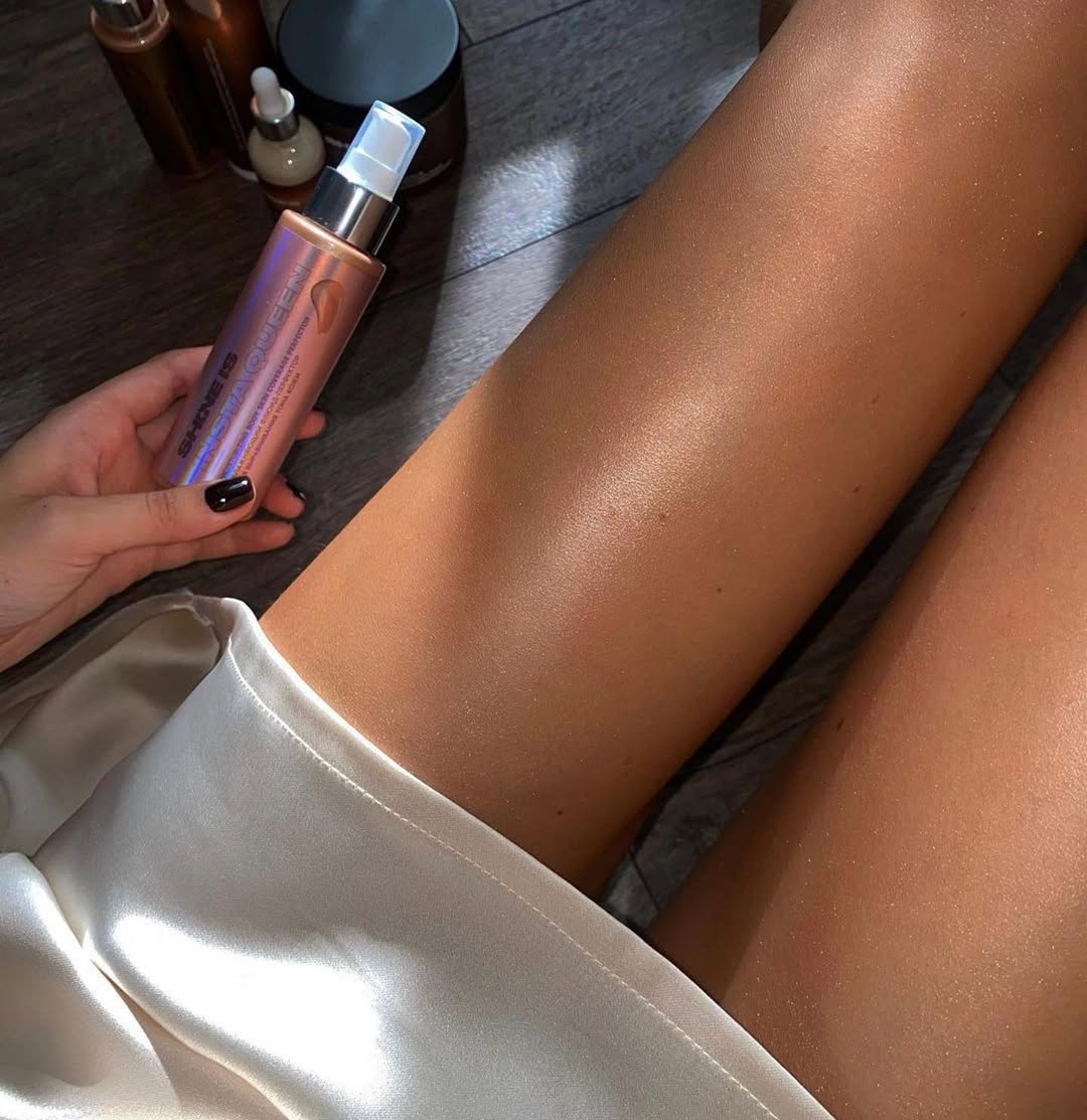Ваше сногсшибательные сияние всего в одном флаконе 🔥
Moisturizing Body Skin Coverage Perfector - это настоящая магия! Мельчайшая шиммерная мика создаст буквально "вторую кожу" и шелковый эффект ✨
Глубину оттенка можно удобно корректировать, послойно нанося перфектор и формировать образы как для повседневной носки, так и для вечеринки 🎈
Биотехнологический комплекс на основе коллагена и гиалуроновой кислоты с экстрактами готу колы и лайма увлажняет, повышает эластичность кожи и делает ее мягкой 😇
А в обворожительный цитрусовый аромат с легкой горчинкой грейпфрута просто невозможно не влюбиться!
#shineis #carewithlove