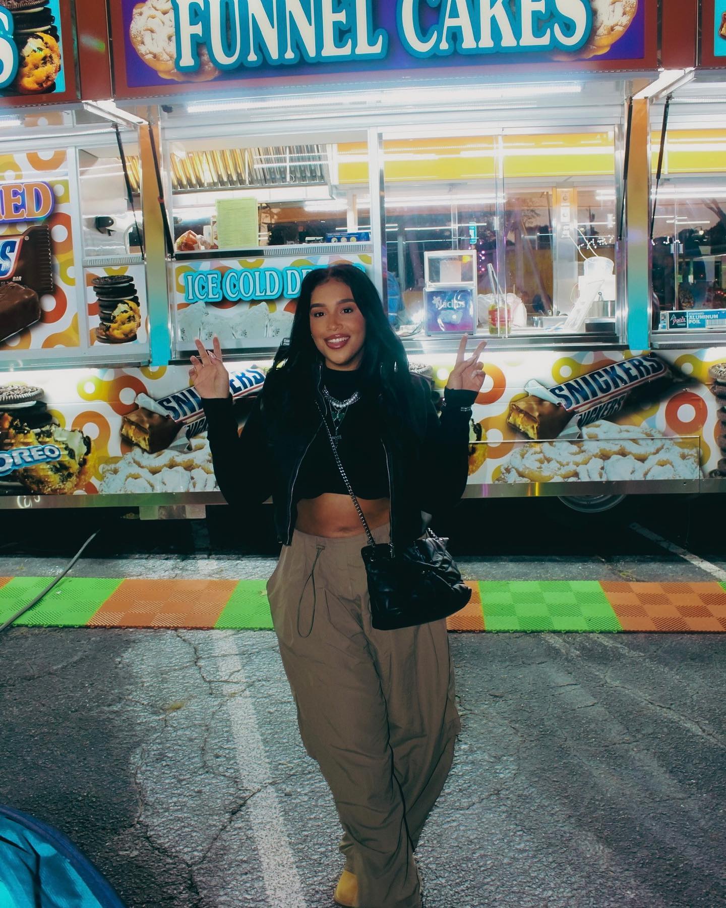 There’s A Difference Between Me And What’s Her Name ? 👸🏽#respectfully
📸 @yeahstevieshoots