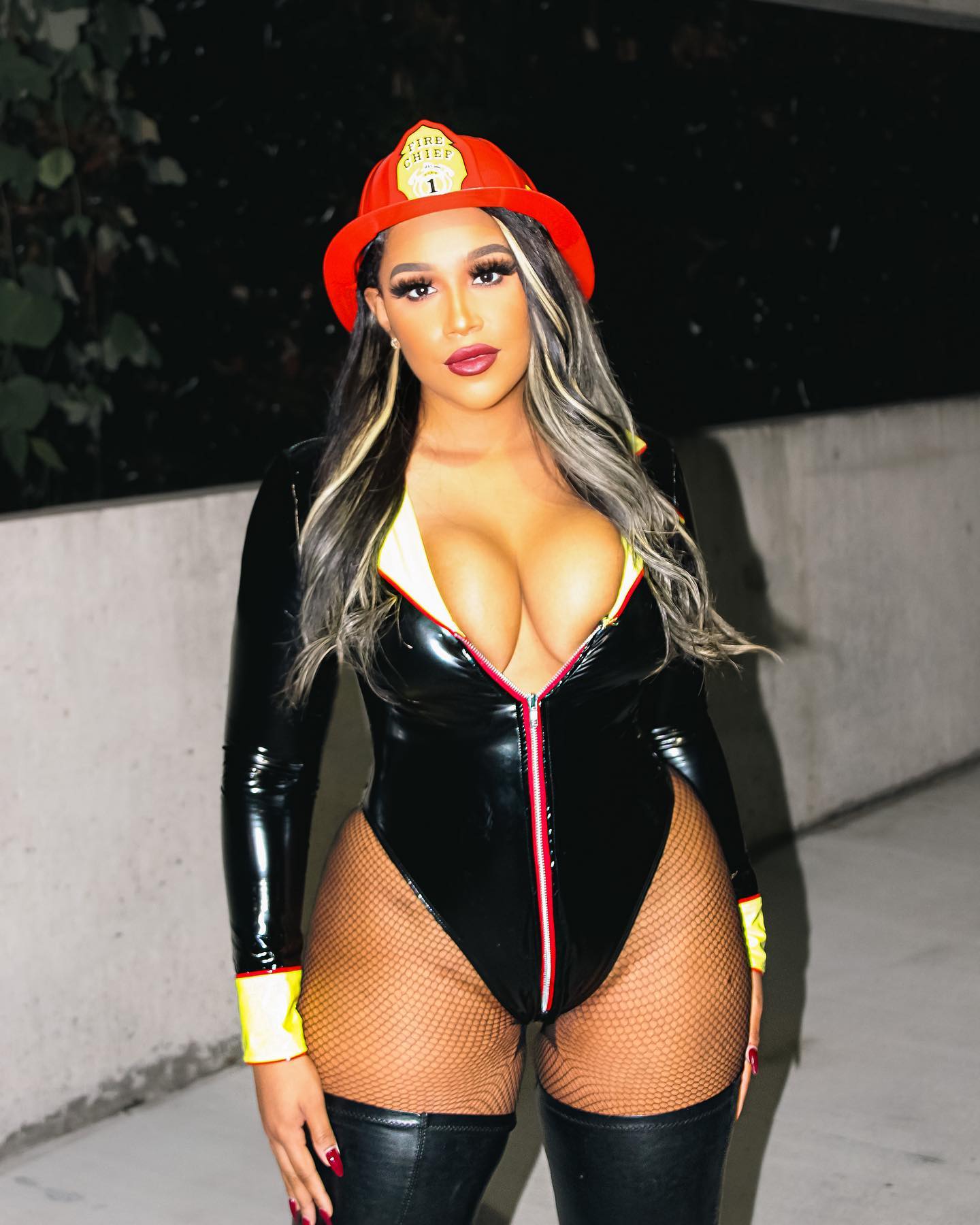 I’m On Fire ! You Wanna Stop Drop And Roll With Me ? 🔥👩🏽🚒
📸 @yeahstevieshoots