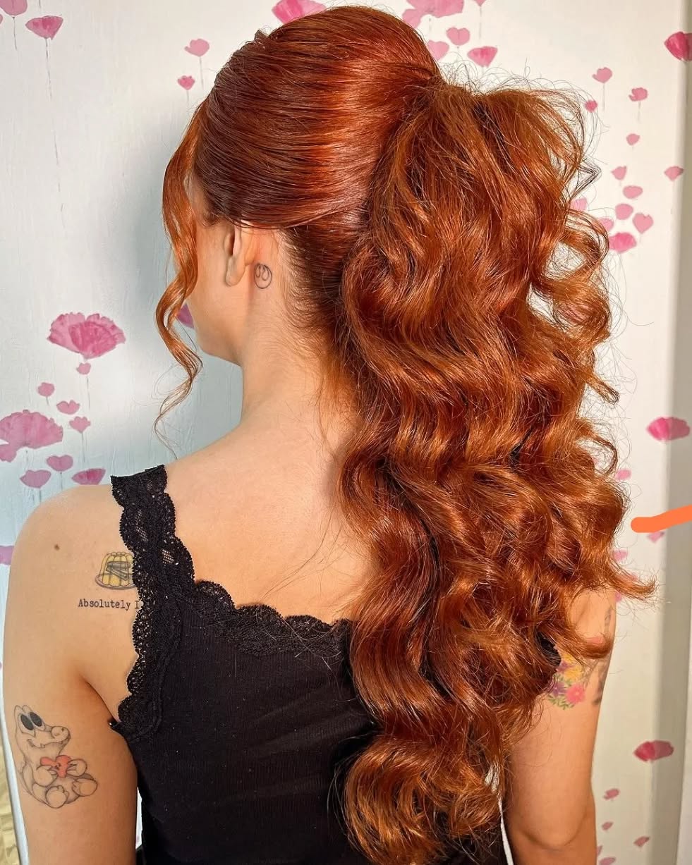 Penteado Madrinha
Feito pelas mãos da nossa Profissional maravilhosa @lucidia365
Fala sério! Ela arrasa....desde o ruivo a cada detalhe desse penteado incrível!
#penteadista #penteadomadrinha #penteado #penteadocasamento #linda #ruivando #ruivo #ruivinha #ruivas #ruivocobre #penteadoruiva